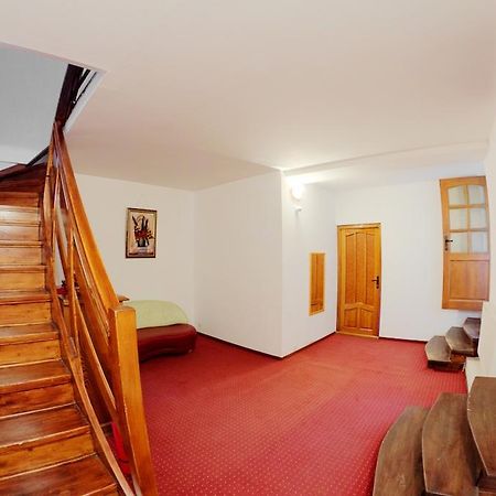 Pensiunea Cocosul Rosu Сибиу Экстерьер фото