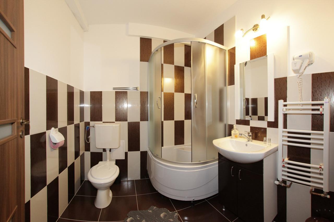 Pensiunea Cocosul Rosu Сибиу Экстерьер фото